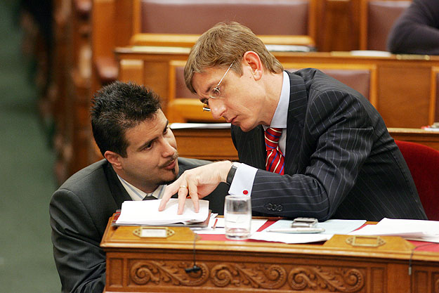 Mesterházy Attila és Gyurcsány Ferenc 2006. június 3-án a parlamentben