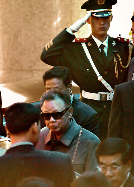 Ez Kim Dzsong Il első külföldi útja feltételezett agyvérzése után