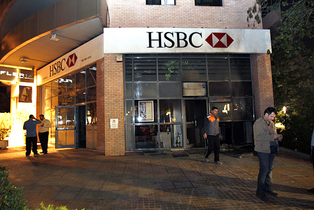 Pokolgép robbant vasárnap este Athén központjában a HSBC bank fiókja előtt