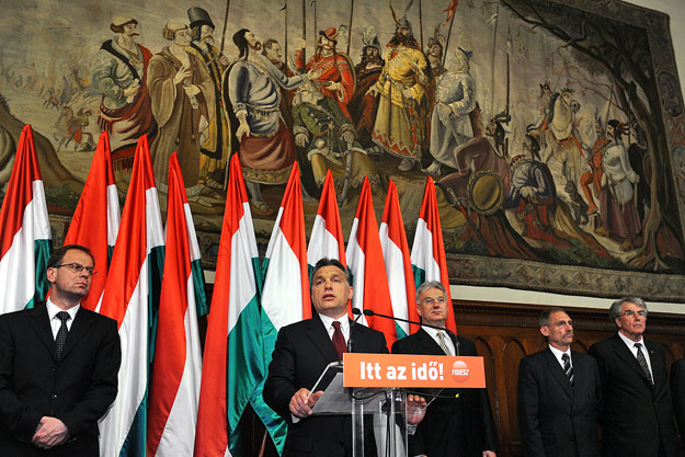 Orbán Viktor, a Fidesz-KDNP miniszterelnök-jelöltje beszél a Parlament Vadásztermében, ahol bemutatja leendő kormányának tagjait