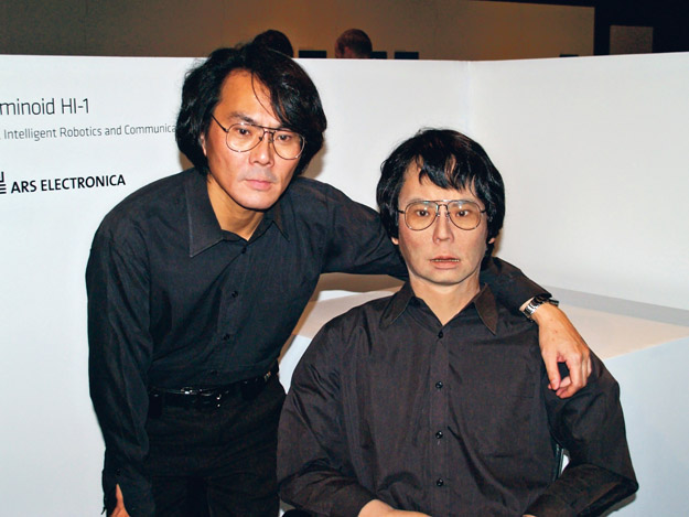 Hiroshi Ishiguro robot ikertestvérével