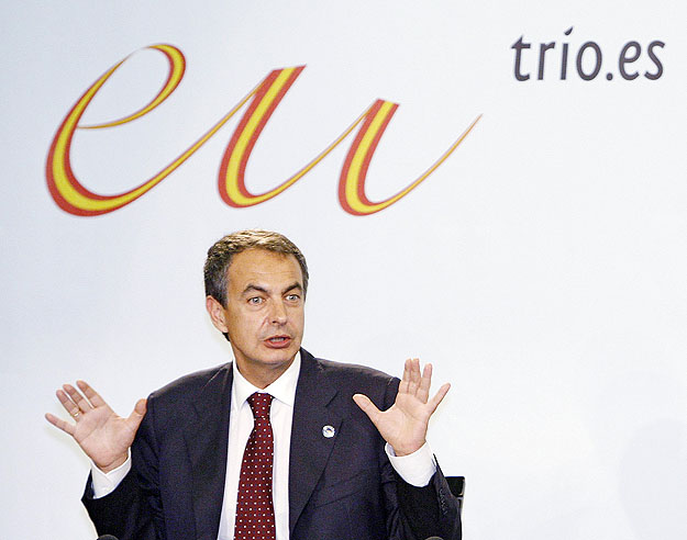 Zapatero az elnökség átadásakor