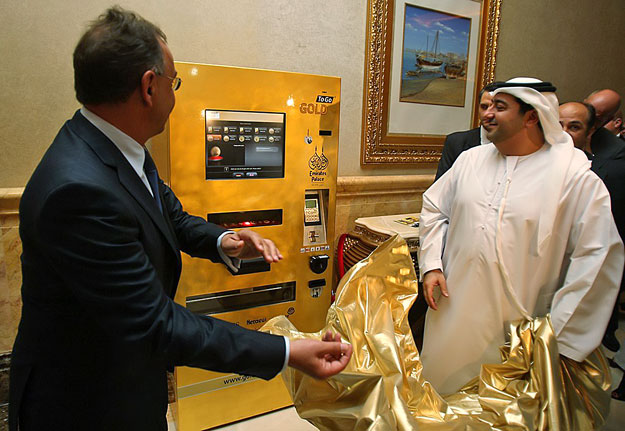Leleplezik az első pénzautomata-típusú aranyfelvevőhelyet az abu-dzabi Emírségek-palotában