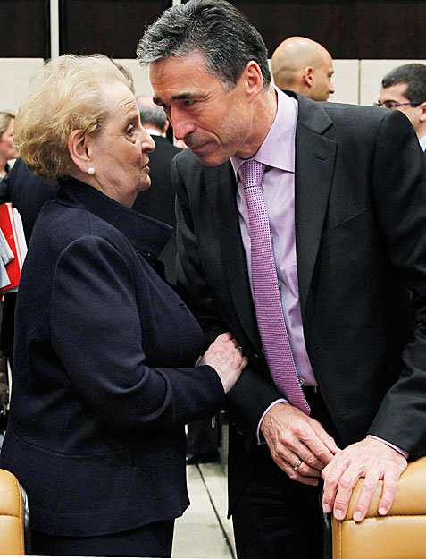 Madeleine Albright és Anders Fogh Rasmussen. 