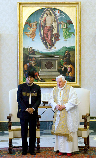 XVI. Benedek pápa magánkihallgatáson fogadja Evo MORALES bolíviai elnököt a Vatikánban 2010. május 17-én. 