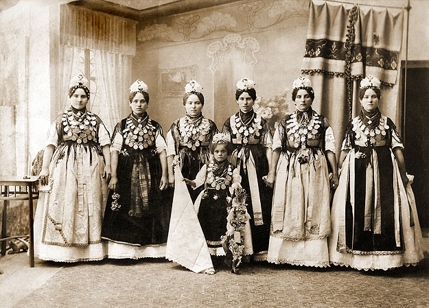 Pünkösdi királynők, úgynevezett králjicák Baján, 1919-ben