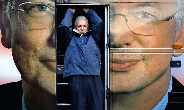 Roland Koch a 2008-as kampányban. Távozása érzékenyen érinti az utódkereső kereszténydemokratákat