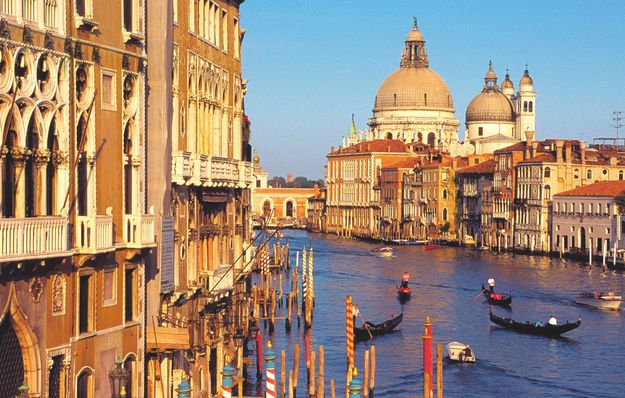 Velence, a városlátogatók kedvenc célpontja, minden évszakban új arcát mutatja