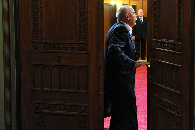 Csak Martonyi János nyithatja ki az ajtót a Külügyben (a kép a leendő Orbán-kabinet első tanácskozásán készült)