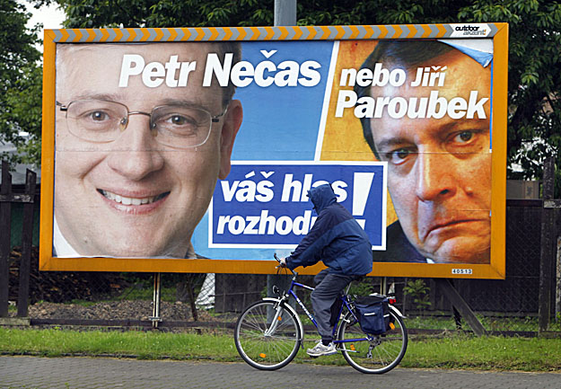 „Az ön szavazata dönt” – Paroubeket lejáratni szándékozó plakát Ostravában