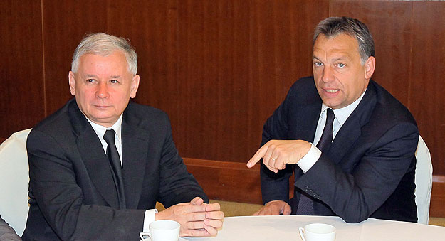 Szerda reggel Orbán még Jaroslaw Kaczynskival tárgyalt Varsóban