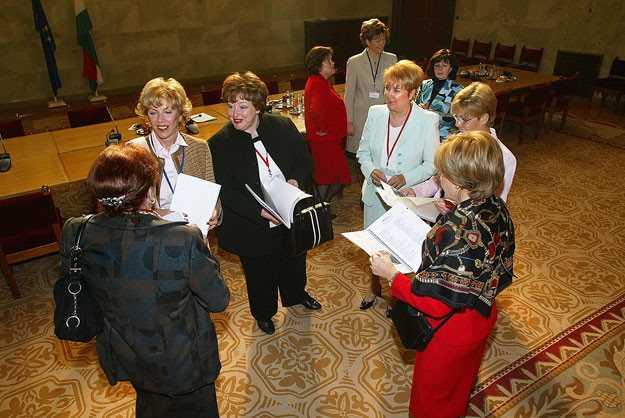 A női vezetők fórumának alakuló ülése az Országházban, még 2005-ben