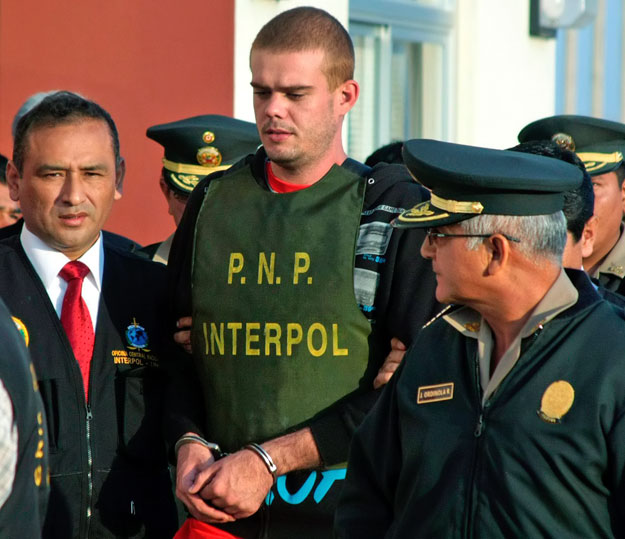 Sloot chilei és perui rendőrgyűrűben. Ellenőrizhetetlen indulattal