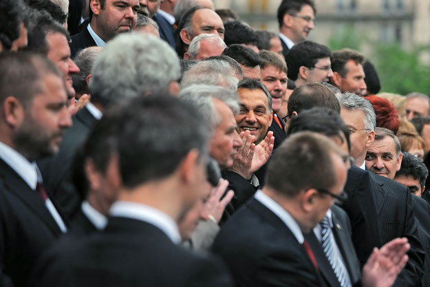 Középen Orbán Viktor