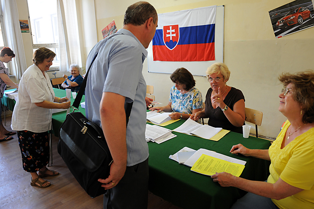 Révkomáromi szavazóhelyiség - mindkét magyar érdekeltségű párt a pozsonyi parlament tagja lehet