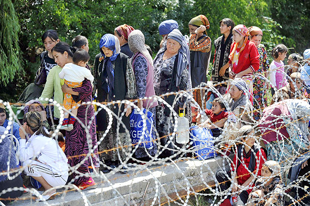 Üzbég menekültek várakoznak a határon