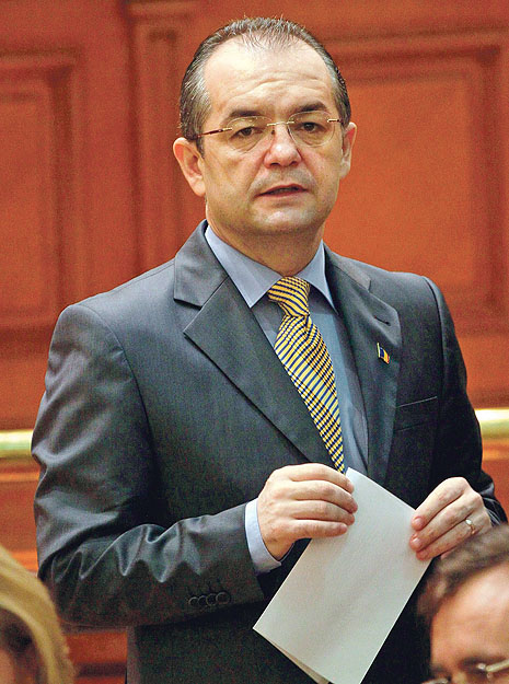 Emil Boc kormányfő a parlamentben