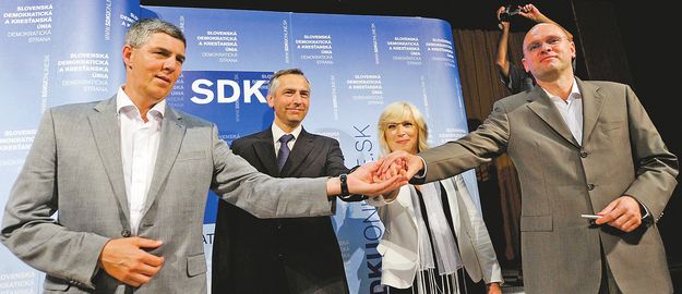 Fico kudarcában reménykedő pártelnökök Pozsonyban: Bugár Béla, Ján Figel, Iveta Radicová és Richard Sulík