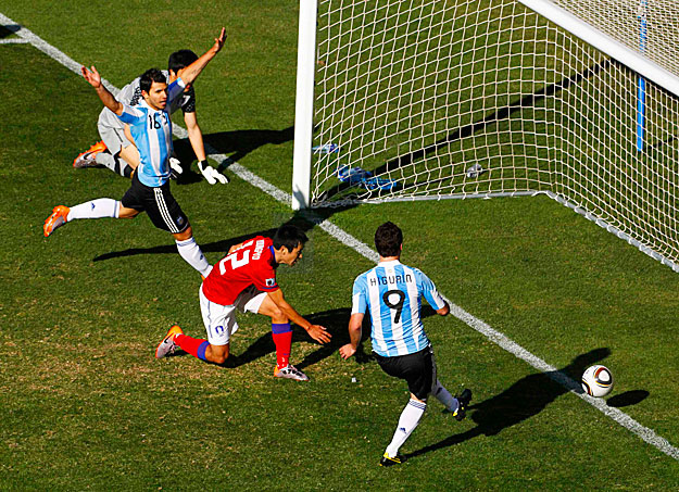 Argentina's Gonzalo Higuain (R) taps the ball in for a goal during the 2010 World Cup Group B soccer match against South Korea at Soccer City stadium in Johannesburg June 17, 2010.