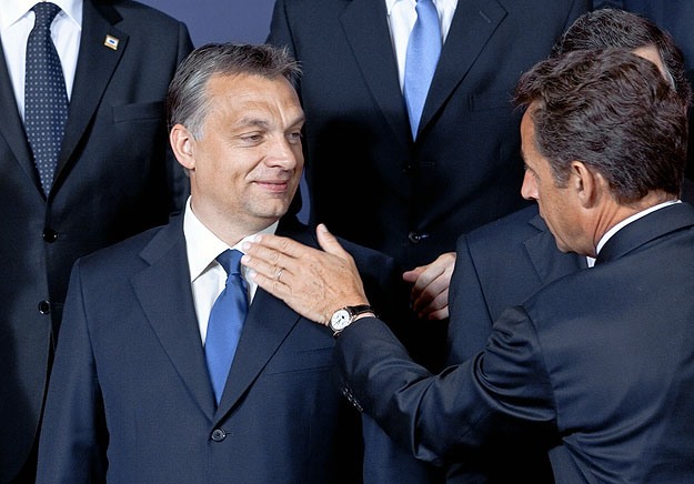 Orbán Viktor és Nicolas Sarkozy francia elnök a közös fényképezésen