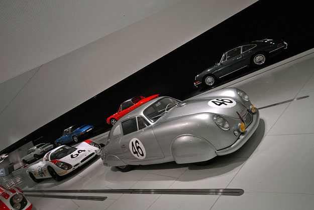 A félszáz németországi autómúzeum egyike, a Porsche-kollekció Stuttgart-Zuffenhausenben