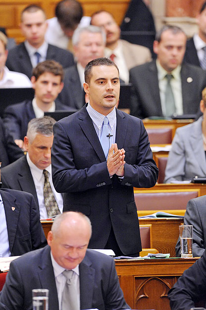 Vona Gábor tegnap a parlamentben