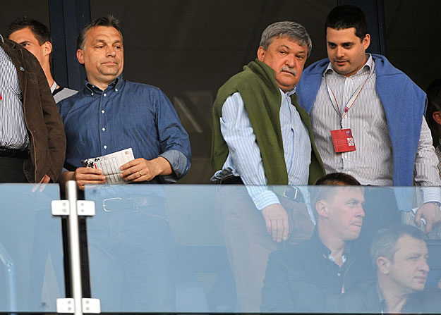 Orbán Viktor és Csányi Sándor a fehérvári stadion díszpáholyában