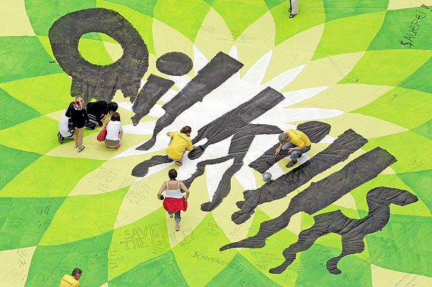 Az olaj öl – Greenpeace-aktivisták tiltakoztak Bécs belvárosában a BP környezetszennyezése ellen
