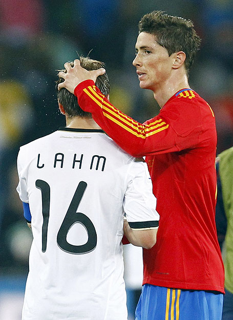 Lám-lám, megint mi nyertünk... Fernando Torres vigasztalja Lahmot