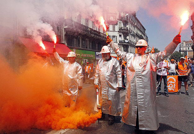 Nyugdíjkorhatár-emelés ellen tiltakoznak francia acélipari munkások. Ragaszkodnak a szerzett jogaikhoz