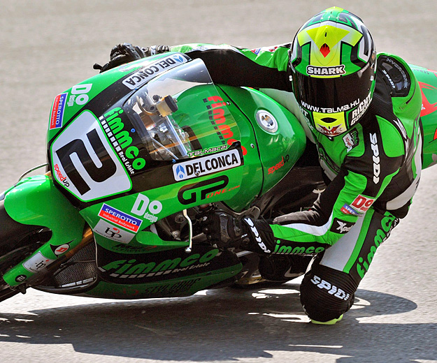 Talmácsi Gábor, a Fimmco Speed Up csapat versenyzője robog a Moto2 géposztályban