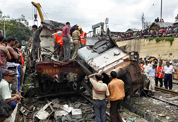 Több mint ötven halott egy indiai vonatszerencsétlenségben