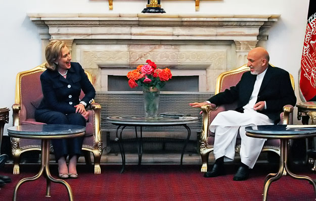 Clinton és Karzai.