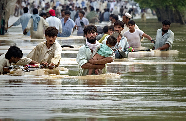 Mentés a vízből a pakisztáni Északnyugati Határtartományban