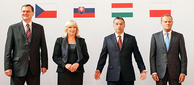 A visegrádi országok csúcstalálkozója július 20-án, Budapesten: Petr Necas cseh, Iveta Radicová szlovák, Orbán Viktor magyar és Donald Tusk lengyel kormányfő