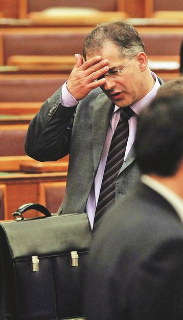 A Fidesz alelnöke a parlamentben. A PSZÁF szerint nem spekulált