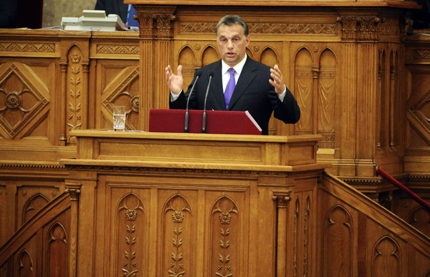 Orbán Viktor miniszterelnök a 29 pontos akcióterv bejelentésekor a közüzemi díjak áremelési moratóriumát is kihirdette