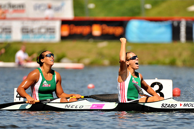 Szabó Gabriella és Csipes Tamara 1. helyen ér célba a K2 1000m döntőjében