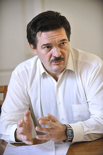 Dr. Kispál Tibor