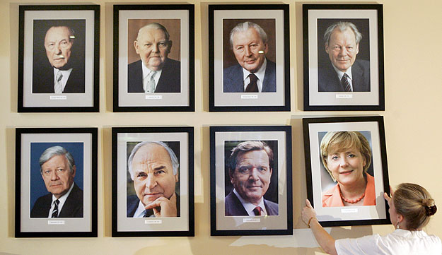 Angela Merkel portréja is felkerül kancellár elődei mellé