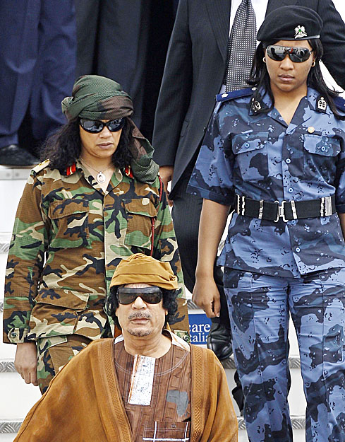 Kadhafi amazon testőreivel