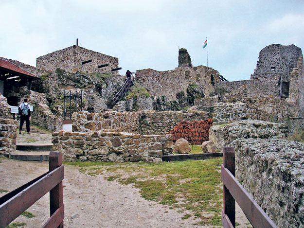 A szigligeti várból minden irányba pompás panoráma nyílik  – A szerző felvétele