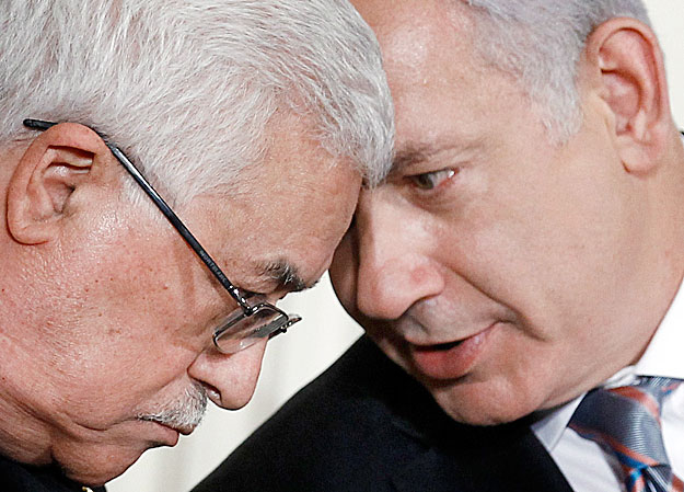 Abbász és Netanjahu a munkavacsorán. Kettejüktől függ