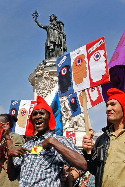 Szabadság, Egyenlőség, Testvériség: a párizsi demonstráció jelszavai