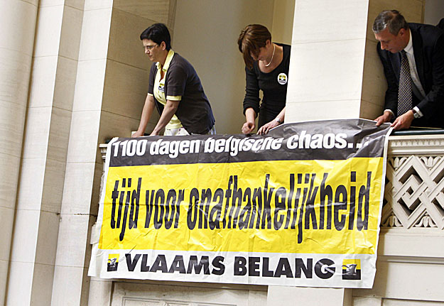 Az 1100 napos belga káosz után eljött a függetlenség ideje – hirdeti a flamand jobboldal plakátja