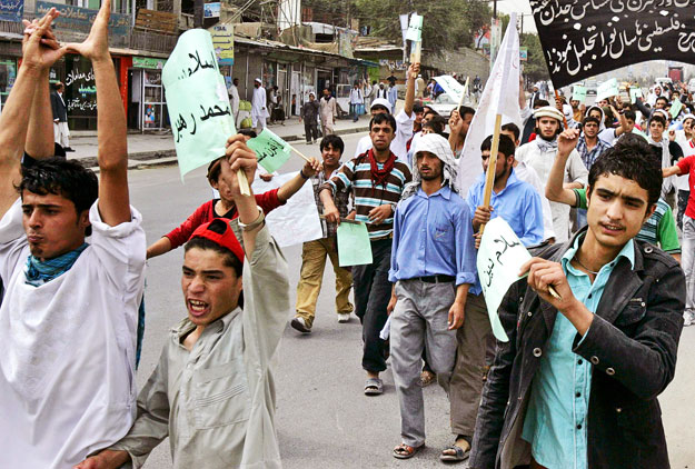 Több száz afgán tiltakozott a Korán-égetés ellen Kabulban hétfőn