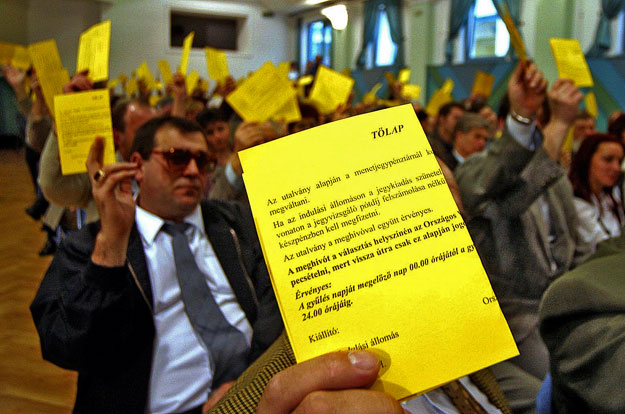 2003 – az országos román elektori gyűlésen megválasztják az országos önkormányzat közgyűlését. A Román Alternatíva Tömörülés látványosan kisebb létszámmal volt jelen az eseményen