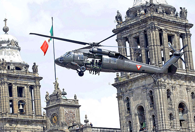 Ellenség mindenhol? Helikopterről vigyázzák a mexikói fővárost
