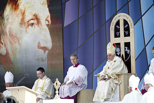 A pápa a birminghami boldoggá avatási misén