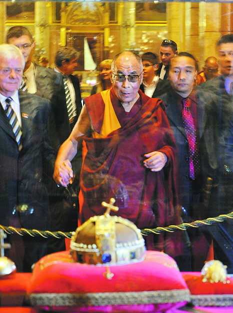 A XIV. dalai láma a Parlamentben
